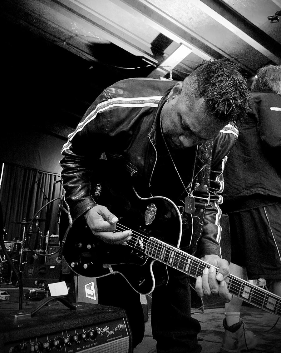 Reji Marc performing live